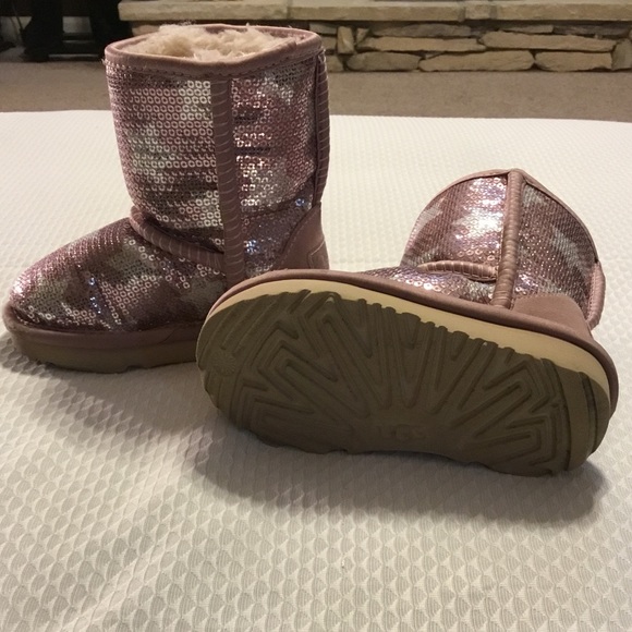Sequined Uggs - Picture 2 of 8